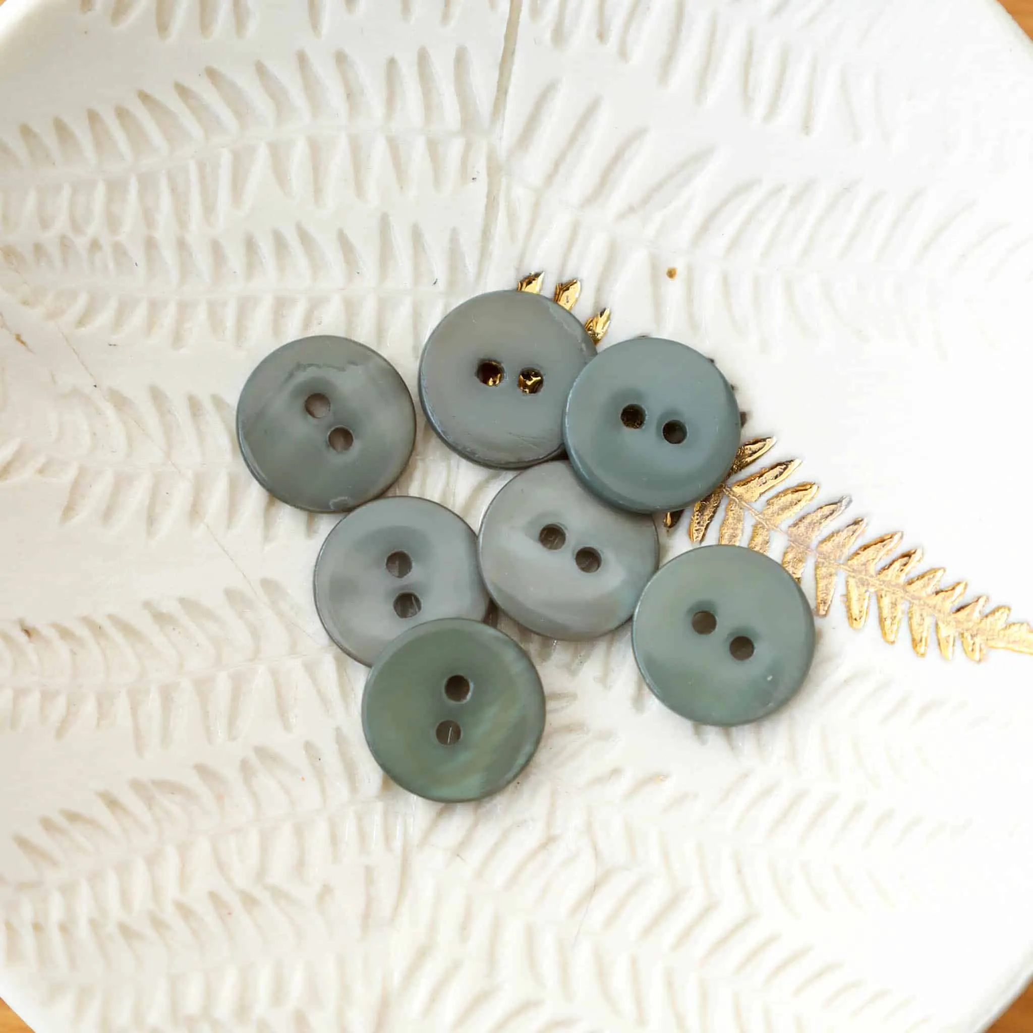 Bouton en nacre plat - Verveine - Lise Tailor